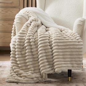 Bedsure Sherpa Fleece Throw Blanket